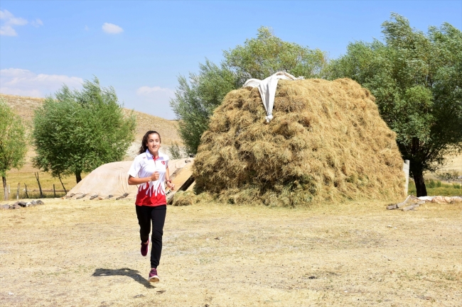 Altın madalya için Süphan Dağı eteklerinde antrenman yapıyor